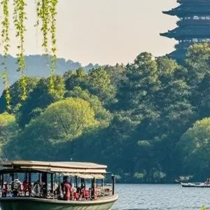 West Lake: The Jade of Hangzhou, A Poem of Classical Chinese Beauty