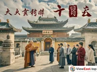 In the picture, there is an ancient temple. In front of the temple, a monk is telling a story. Beside him, a group of people are listening attentively. Above the picture, there are words showing 
