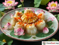 Hairy Crab Meatballs are placed on a porcelain plate adorned with lotus patterns, surrounded by a few fresh lotus flowers, making one feel as if they are in the water towns of Jiangnan.