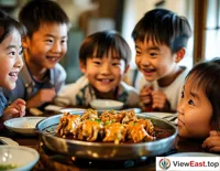 At a cozy family gathering, the children's eyes are all fixed on the Hairy Crab Meatballs in the center, their faces filled with expectant smiles.