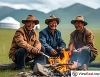 On the grasslands of Qinghai, herdsmen gather around a bonfire, holding freshly roasted hand-grabbed mutton, with smiles of satisfaction on their faces.