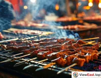 As night falls, the street barbecue stalls in the Northeast are shrouded in smoke, with lamb skewers on the grill emitting an enticing aroma.
