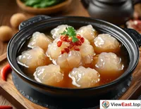 In food photography, the delicate meat and clear soup of Jiangsu braised pork balls are perfectly presented, making one's mouth water.