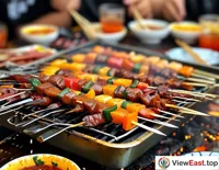 At an outdoor barbecue party in Sichuan, Chuan Chuan Xiang is the soul of the gathering, where people cook and savor, enjoying the fun of doing it themselves.