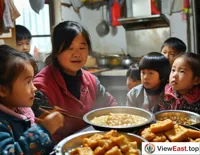 In a home kitchen in Hunan, a mother is frying stinky tofu as children gather around, eager for the crispy yet tender taste of home.