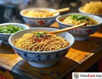 In the early morning in Wuhan, steaming hot dry noodles are served at street stalls, with the aroma of sesame paste and chewy noodles making mouths water.