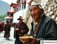 At the foot of the Potala Palace, an elderly Tibetan is serving highland barley wine in a traditional wooden bowl, ready to offer it to distant guests.