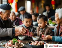 At a family gathering, elders teach children how to properly tear mutton with their hands, passing on traditional food culture.