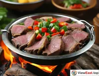 In Inner Mongolia tourism experiences, hand-pulled mutton is a local delicacy that tourists must taste, its unique flavor is unforgettable.