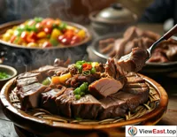 At traditional festivals in Inner Mongolia, hand-pulled mutton is a must-have delicacy, with people tearing off pieces of meat with their hands and eating heartily. 