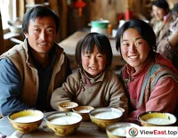 At a family gathering in Qinghai, relatives share bowls of thick yogurt, enjoying a happy time.