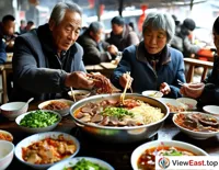 At a family gathering in Guizhou, elders make intestine prosperity noodles by hand, and the younger generation sits around the table to taste this traditional flavor.