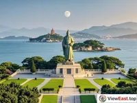 The statue of Zheng Chenggong at Haoyue Garden on Gulangyu Island.