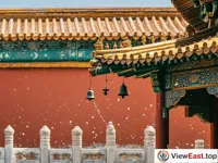 The melodious wind chimes beneath the eaves of the Qianqing Palace in the Forbidden City.