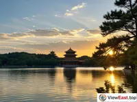 The sunset at Chengde Mountain Resort, where the golden waves on the lake and the solemn ancient buildings create a majestic scene.