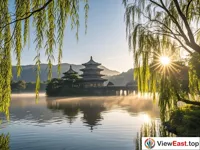 The early morning of Chengde Mountain Resort, where the lake and mountains coexist harmoniously with ancient architecture.