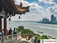 The wind chimes on Wuhan Yellow Crane Tower, accompanied by the waves of the river.
